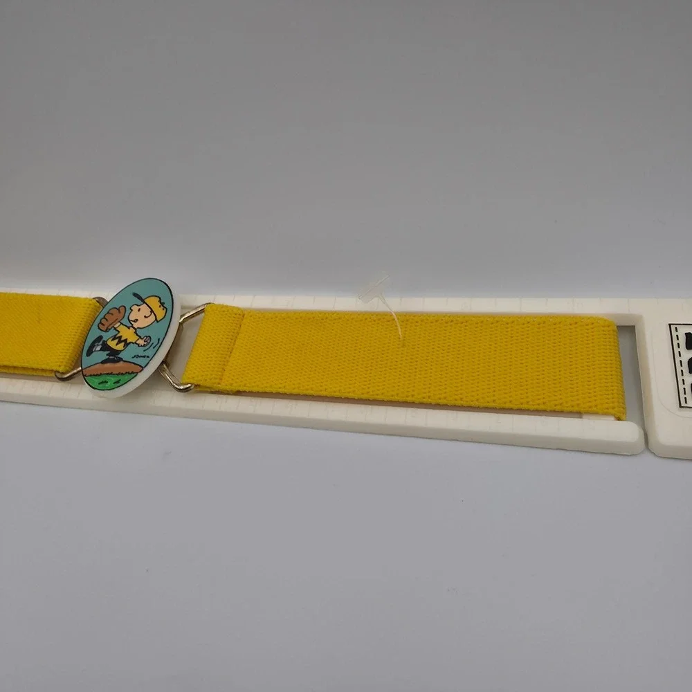 Vintage Lee Peanuts Charlie Brown Yellow Elastic Cinch Belt Adjustable Kids